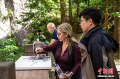 爱琴海浪邂逅瓯越山水 希腊画家浙江温州“入迷”中式创作